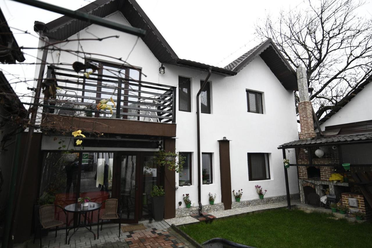 Upstairs Residence Targu Jiu Exterior photo